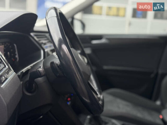 Сірий Фольксваген Тігуан, об'ємом двигуна 2 л та пробігом 204 тис. км за 34499 $, фото 13 на Automoto.ua