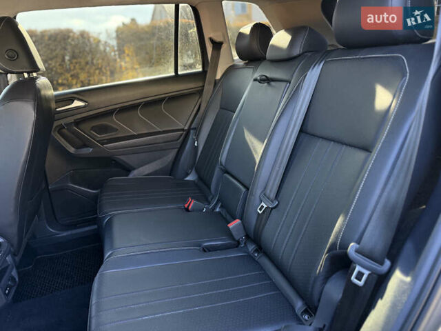 Серый Фольксваген Тигуан, объемом двигателя 2 л и пробегом 120 тыс. км за 23500 $, фото 20 на Automoto.ua