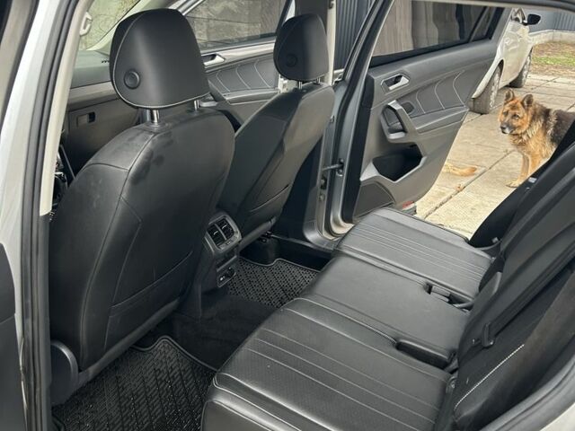 Сірий Фольксваген Тігуан, об'ємом двигуна 2 л та пробігом 63 тис. км за 25900 $, фото 5 на Automoto.ua