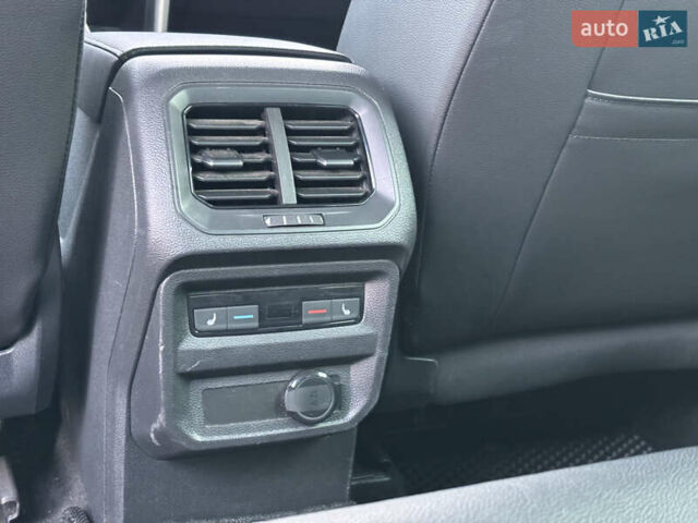 Серый Фольксваген Тигуан, объемом двигателя 1.97 л и пробегом 180 тыс. км за 31000 $, фото 28 на Automoto.ua