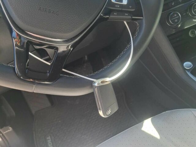 Серый Фольксваген Тигуан, объемом двигателя 2 л и пробегом 56 тыс. км за 12500 $, фото 16 на Automoto.ua