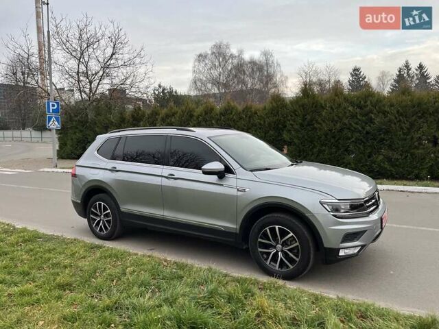Серый Фольксваген Тигуан, объемом двигателя 2 л и пробегом 119 тыс. км за 19500 $, фото 87 на Automoto.ua