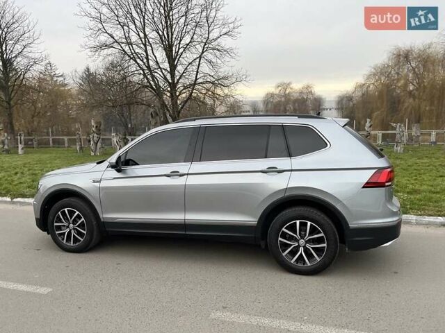 Серый Фольксваген Тигуан, объемом двигателя 2 л и пробегом 119 тыс. км за 19500 $, фото 77 на Automoto.ua