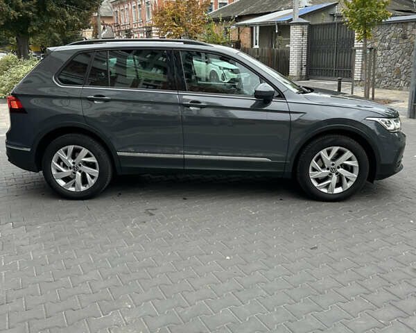 Серый Фольксваген Тигуан, объемом двигателя 2 л и пробегом 194 тыс. км за 31500 $, фото 5 на Automoto.ua