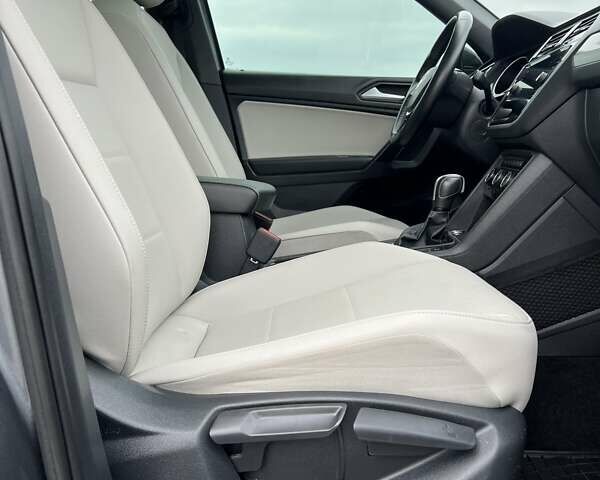 Серый Фольксваген Тигуан, объемом двигателя 1.98 л и пробегом 98 тыс. км за 24500 $, фото 76 на Automoto.ua