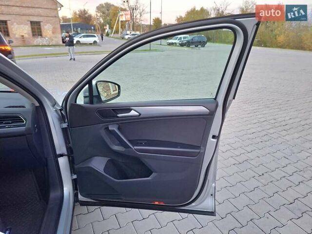 Серый Фольксваген Тигуан, объемом двигателя 1.97 л и пробегом 190 тыс. км за 26399 $, фото 21 на Automoto.ua