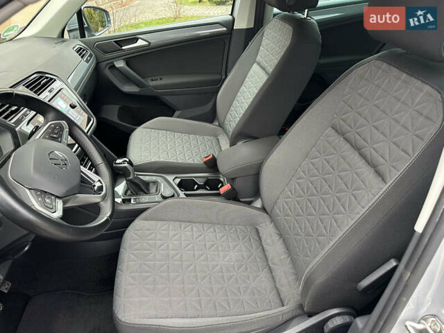 Сірий Фольксваген Тігуан, об'ємом двигуна 1.97 л та пробігом 160 тис. км за 28650 $, фото 42 на Automoto.ua