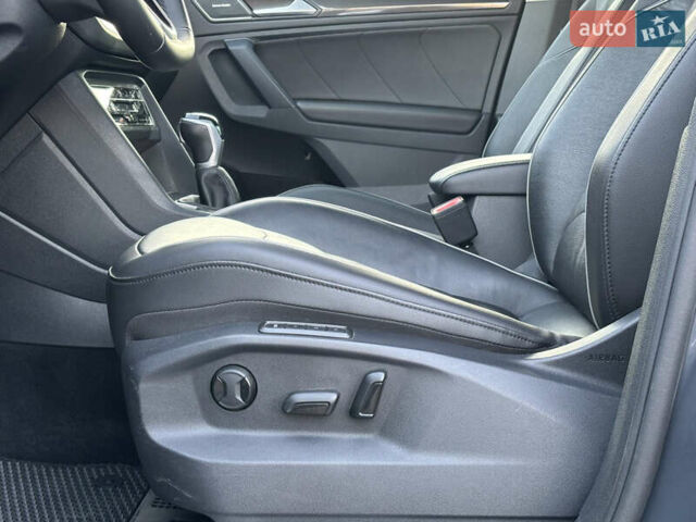 Серый Фольксваген Тигуан, объемом двигателя 1.97 л и пробегом 180 тыс. км за 31000 $, фото 13 на Automoto.ua