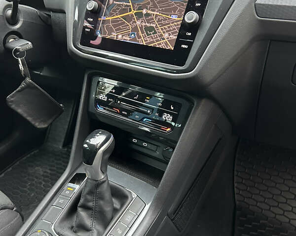 Серый Фольксваген Тигуан, объемом двигателя 2 л и пробегом 194 тыс. км за 31500 $, фото 25 на Automoto.ua