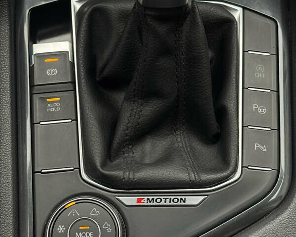 Сірий Фольксваген Тігуан, об'ємом двигуна 2 л та пробігом 204 тис. км за 34499 $, фото 34 на Automoto.ua