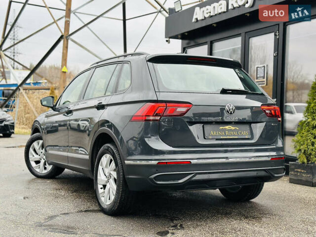 Серый Фольксваген Тигуан, объемом двигателя 1.97 л и пробегом 150 тыс. км за 26300 $, фото 3 на Automoto.ua