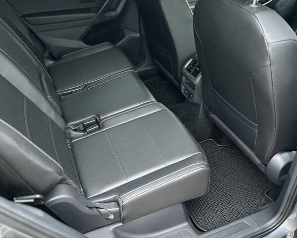 Серый Фольксваген Тигуан, объемом двигателя 2 л и пробегом 67 тыс. км за 25999 $, фото 21 на Automoto.ua