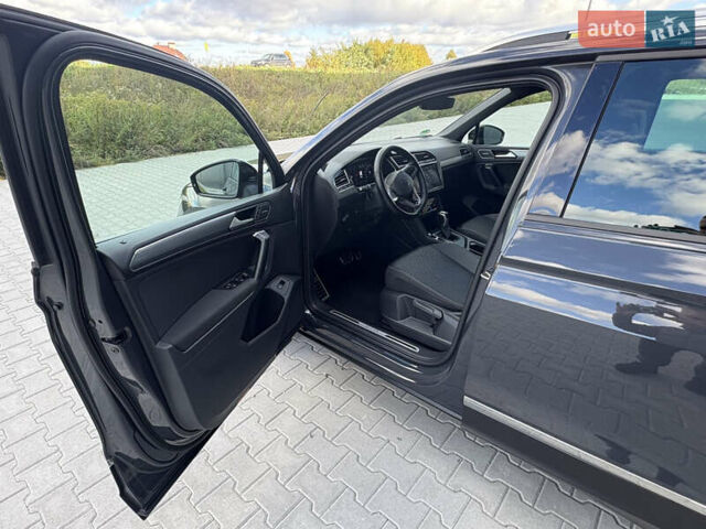 Серый Фольксваген Тигуан, объемом двигателя 2 л и пробегом 176 тыс. км за 27950 $, фото 41 на Automoto.ua