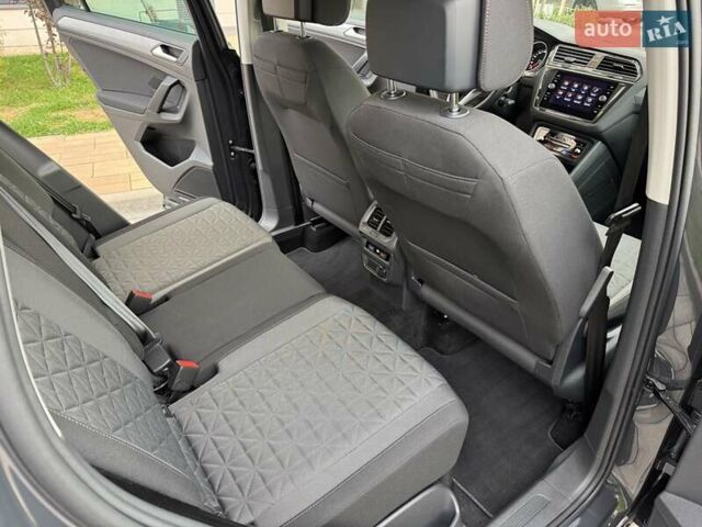 Серый Фольксваген Тигуан, объемом двигателя 1.97 л и пробегом 50 тыс. км за 34500 $, фото 35 на Automoto.ua