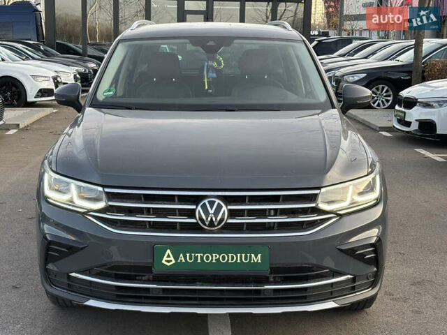 Серый Фольксваген Тигуан, объемом двигателя 1.97 л и пробегом 180 тыс. км за 31000 $, фото 3 на Automoto.ua