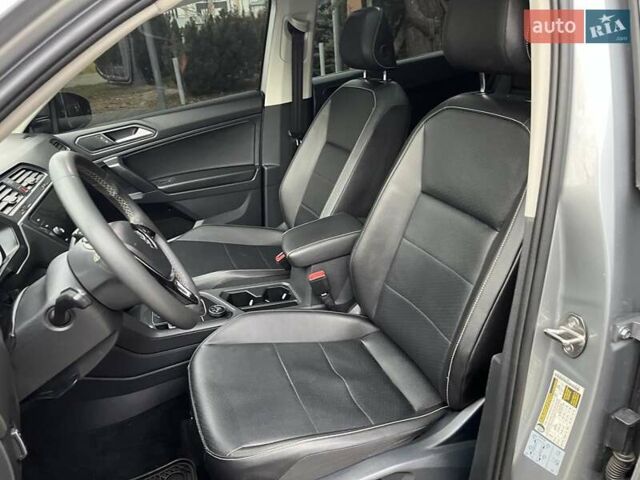 Серый Фольксваген Тигуан, объемом двигателя 2 л и пробегом 119 тыс. км за 19500 $, фото 27 на Automoto.ua