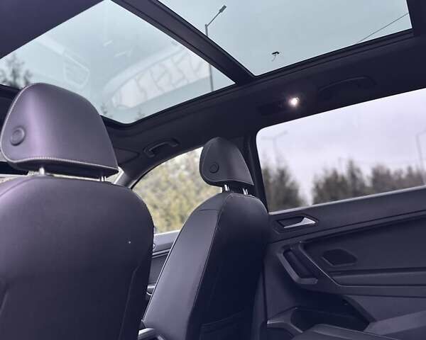 Серый Фольксваген Тигуан, объемом двигателя 2 л и пробегом 67 тыс. км за 25999 $, фото 23 на Automoto.ua