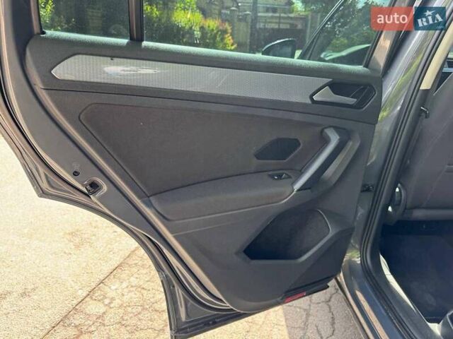 Сірий Фольксваген Тігуан, об'ємом двигуна 1.98 л та пробігом 130 тис. км за 27000 $, фото 6 на Automoto.ua