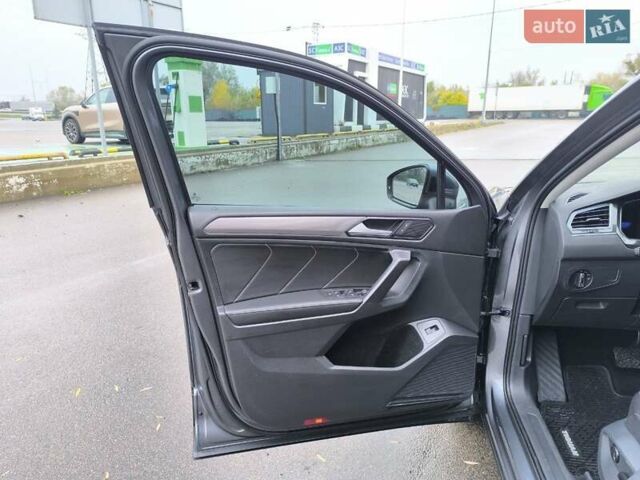 Сірий Фольксваген Тігуан, об'ємом двигуна 2 л та пробігом 63 тис. км за 23400 $, фото 11 на Automoto.ua