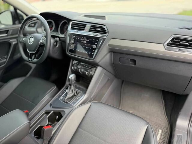 Сірий Фольксваген Тігуан, об'ємом двигуна 2 л та пробігом 13 тис. км за 10000 $, фото 8 на Automoto.ua