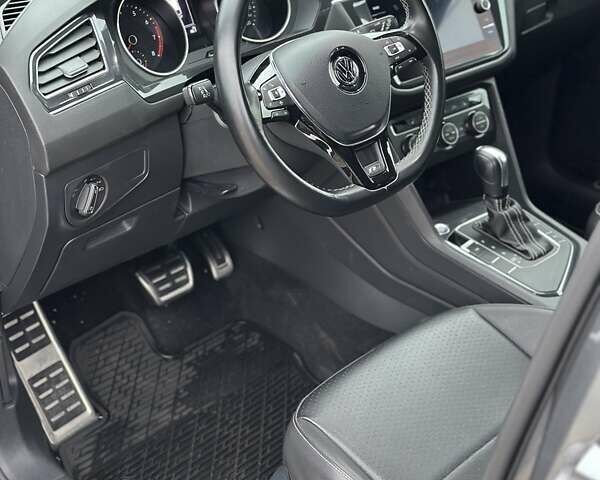 Серый Фольксваген Тигуан, объемом двигателя 2 л и пробегом 67 тыс. км за 25999 $, фото 16 на Automoto.ua