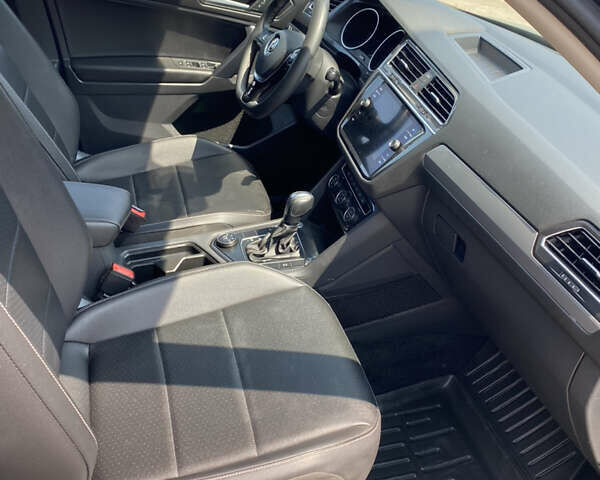 Серый Фольксваген Тигуан, объемом двигателя 1.98 л и пробегом 112 тыс. км за 20500 $, фото 9 на Automoto.ua