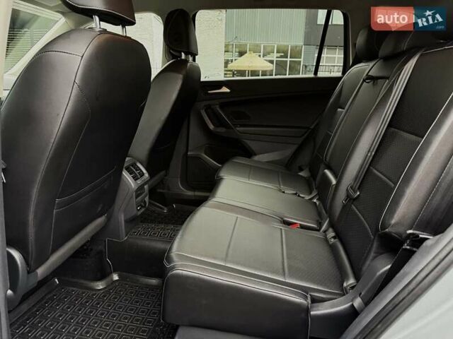 Серый Фольксваген Тигуан, объемом двигателя 1.98 л и пробегом 100 тыс. км за 23900 $, фото 27 на Automoto.ua