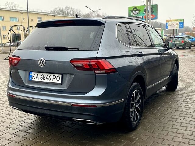 Серый Фольксваген Тигуан, объемом двигателя 2 л и пробегом 33 тыс. км за 22700 $, фото 3 на Automoto.ua