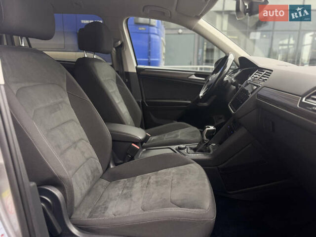 Сірий Фольксваген Тігуан, об'ємом двигуна 2 л та пробігом 204 тис. км за 34499 $, фото 26 на Automoto.ua