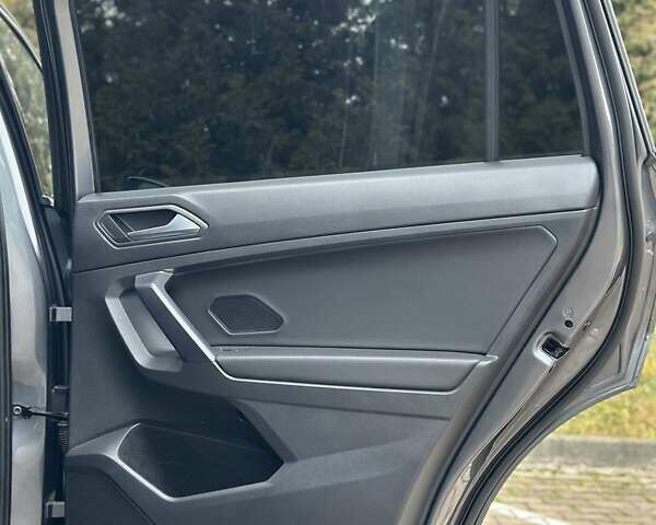 Серый Фольксваген Тигуан, объемом двигателя 2 л и пробегом 67 тыс. км за 25999 $, фото 19 на Automoto.ua