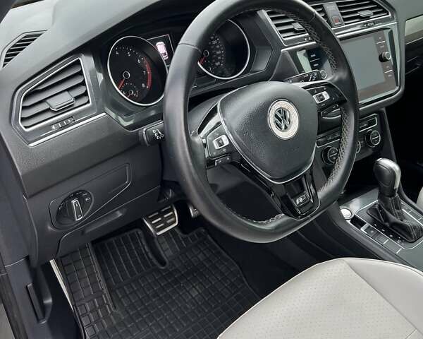 Серый Фольксваген Тигуан, объемом двигателя 1.98 л и пробегом 98 тыс. км за 24500 $, фото 31 на Automoto.ua