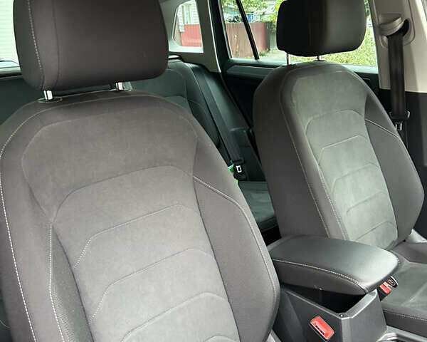 Серый Фольксваген Тигуан, объемом двигателя 2 л и пробегом 194 тыс. км за 31500 $, фото 26 на Automoto.ua