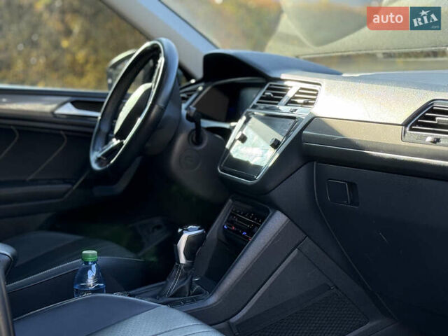 Серый Фольксваген Тигуан, объемом двигателя 2 л и пробегом 120 тыс. км за 23500 $, фото 36 на Automoto.ua