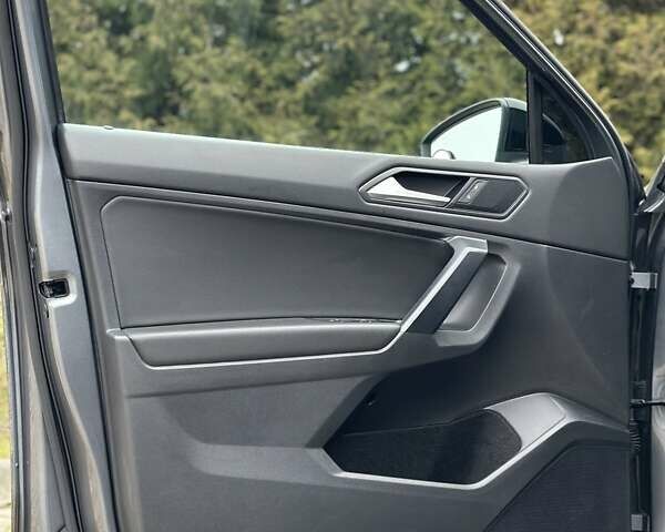 Серый Фольксваген Тигуан, объемом двигателя 2 л и пробегом 67 тыс. км за 25999 $, фото 15 на Automoto.ua