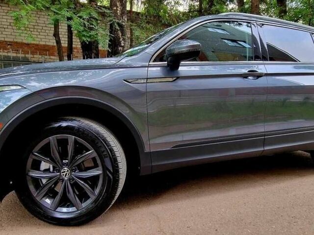 Серый Фольксваген Тигуан, объемом двигателя 2 л и пробегом 43 тыс. км за 13800 $, фото 4 на Automoto.ua