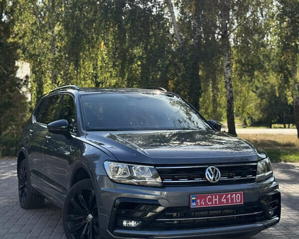 Серый Фольксваген Тигуан, объемом двигателя 1.98 л и пробегом 82 тыс. км за 21499 $, фото 2 на Automoto.ua