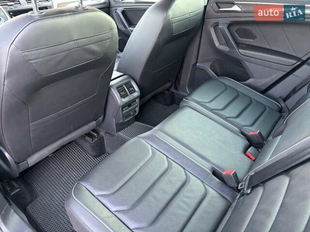 Серый Фольксваген Тигуан, объемом двигателя 1.97 л и пробегом 180 тыс. км за 31000 $, фото 27 на Automoto.ua