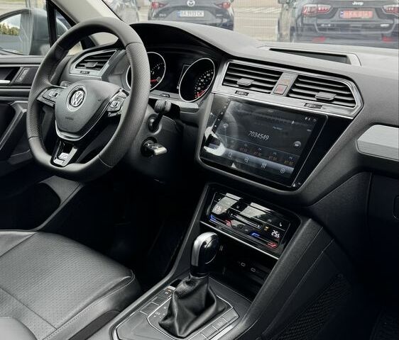 Сірий Фольксваген Тігуан, об'ємом двигуна 2 л та пробігом 97 тис. км за 19900 $, фото 18 на Automoto.ua