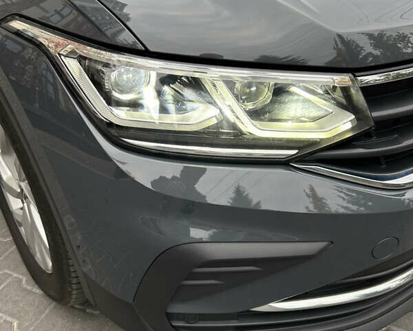 Серый Фольксваген Тигуан, объемом двигателя 2 л и пробегом 194 тыс. км за 31500 $, фото 10 на Automoto.ua