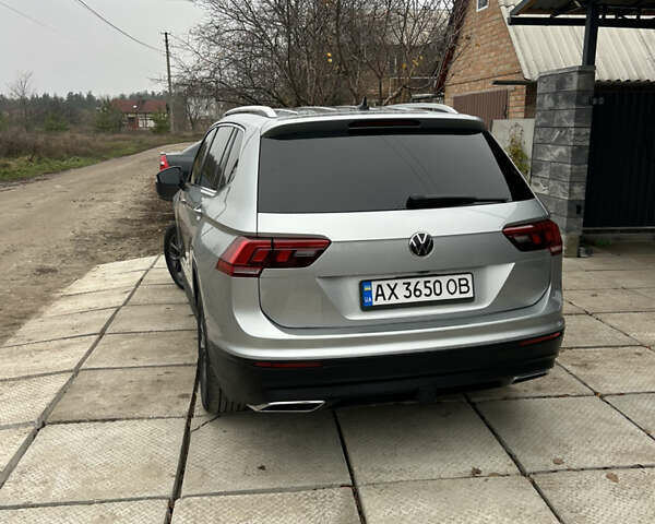 Серый Фольксваген Тигуан, объемом двигателя 1.98 л и пробегом 63 тыс. км за 25900 $, фото 4 на Automoto.ua