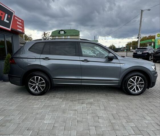 Сірий Фольксваген Тігуан, об'ємом двигуна 2 л та пробігом 97 тис. км за 19900 $, фото 2 на Automoto.ua