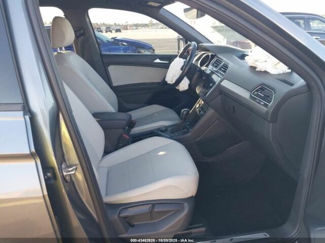 Серый Фольксваген Тигуан, объемом двигателя 2 л и пробегом 120 тыс. км за 14000 $, фото 2 на Automoto.ua