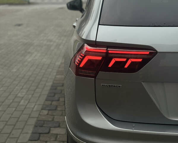 Сірий Фольксваген Тігуан, об'ємом двигуна 2 л та пробігом 204 тис. км за 34499 $, фото 3 на Automoto.ua