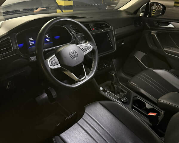 Серый Фольксваген Тигуан, объемом двигателя 1.98 л и пробегом 104 тыс. км за 25200 $, фото 7 на Automoto.ua