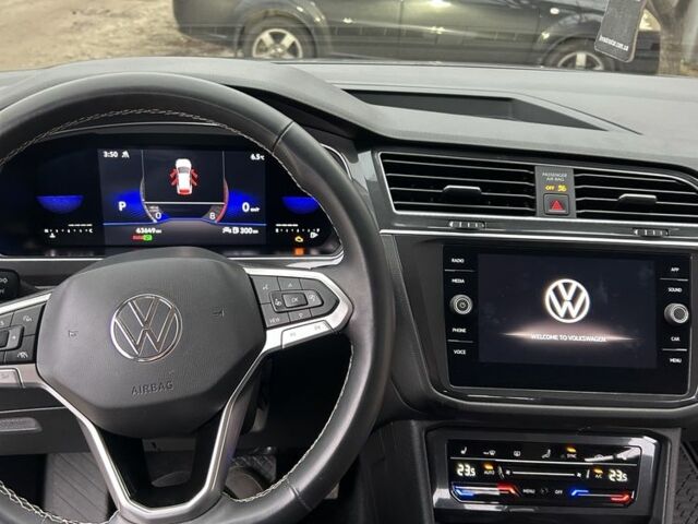 Сірий Фольксваген Тігуан, об'ємом двигуна 2 л та пробігом 63 тис. км за 25900 $, фото 4 на Automoto.ua