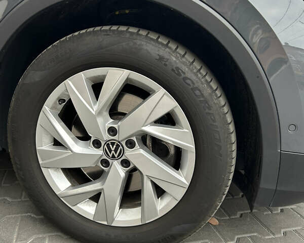 Серый Фольксваген Тигуан, объемом двигателя 2 л и пробегом 194 тыс. км за 31500 $, фото 12 на Automoto.ua