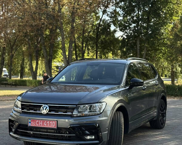 Серый Фольксваген Тигуан, объемом двигателя 1.98 л и пробегом 82 тыс. км за 21499 $, фото 3 на Automoto.ua