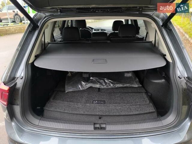 Сірий Фольксваген Тігуан, об'ємом двигуна 2 л та пробігом 63 тис. км за 23400 $, фото 21 на Automoto.ua