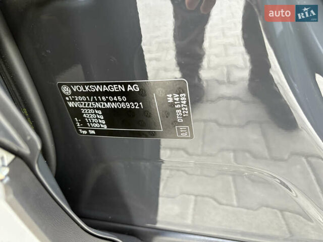 Серый Фольксваген Тигуан, объемом двигателя 2 л и пробегом 176 тыс. км за 27950 $, фото 76 на Automoto.ua