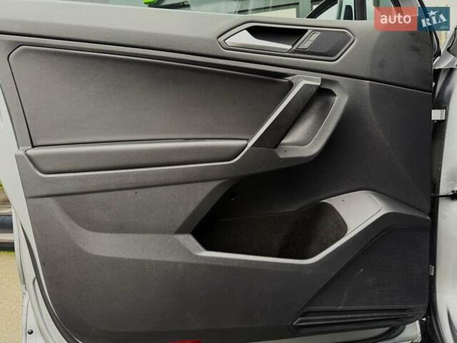 Серый Фольксваген Тигуан, объемом двигателя 1.98 л и пробегом 100 тыс. км за 23900 $, фото 24 на Automoto.ua